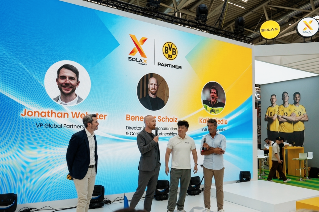Executives from SolaX and BVB Executives from SolaX and BVB